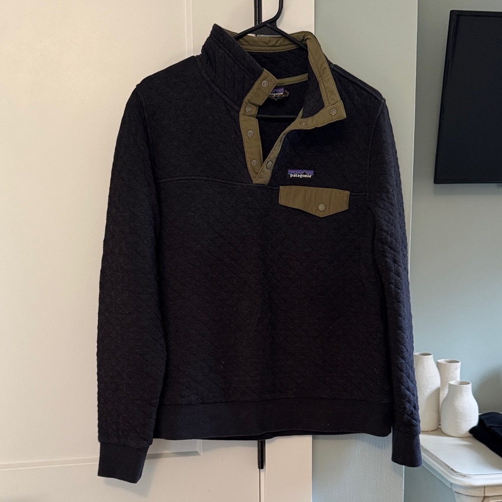 Patagonia Black and Olive Quilted Crewneck Sweater